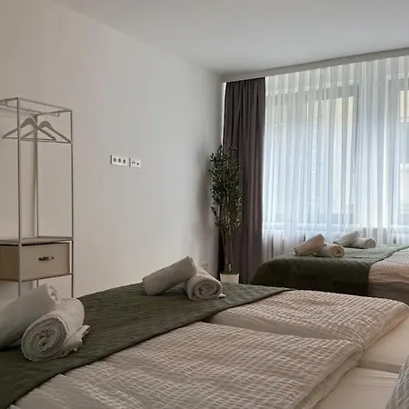 Grosse Innenstadt-oase Fuer Gruppen & Familien * Kiel