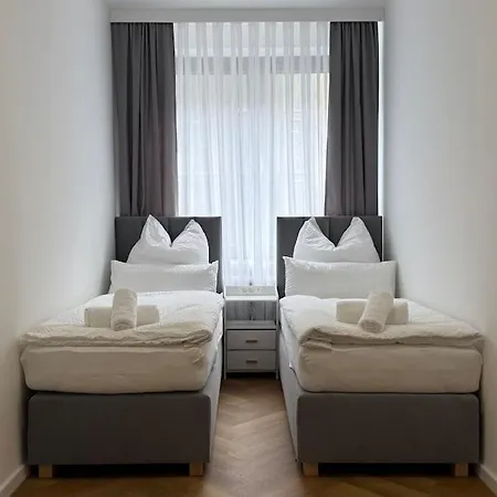 Grosse Innenstadt-oase Fuer Gruppen & Familien Appartamento *