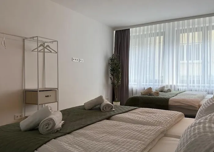 Grosse Innenstadt-oase Fuer Gruppen & Familien * Kiel